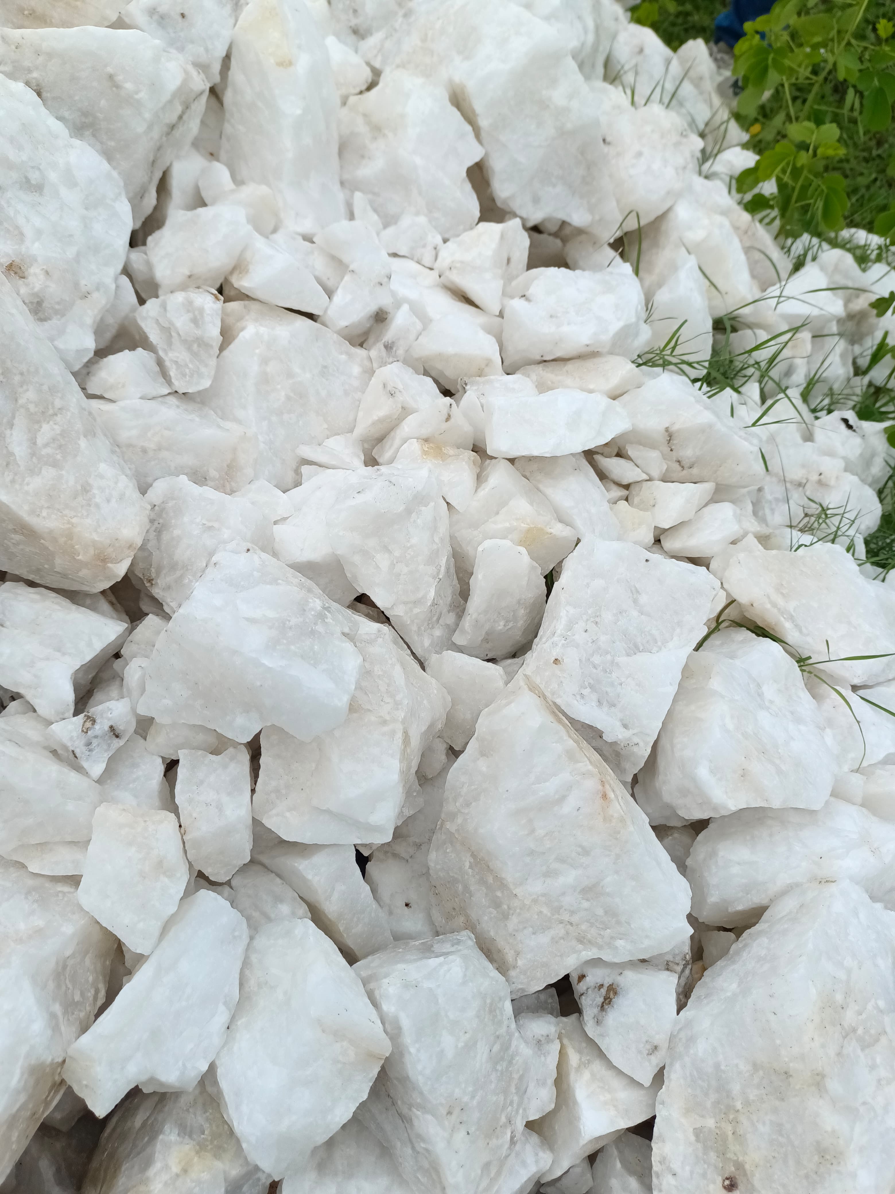 Quartz Lumps ZSM A++
