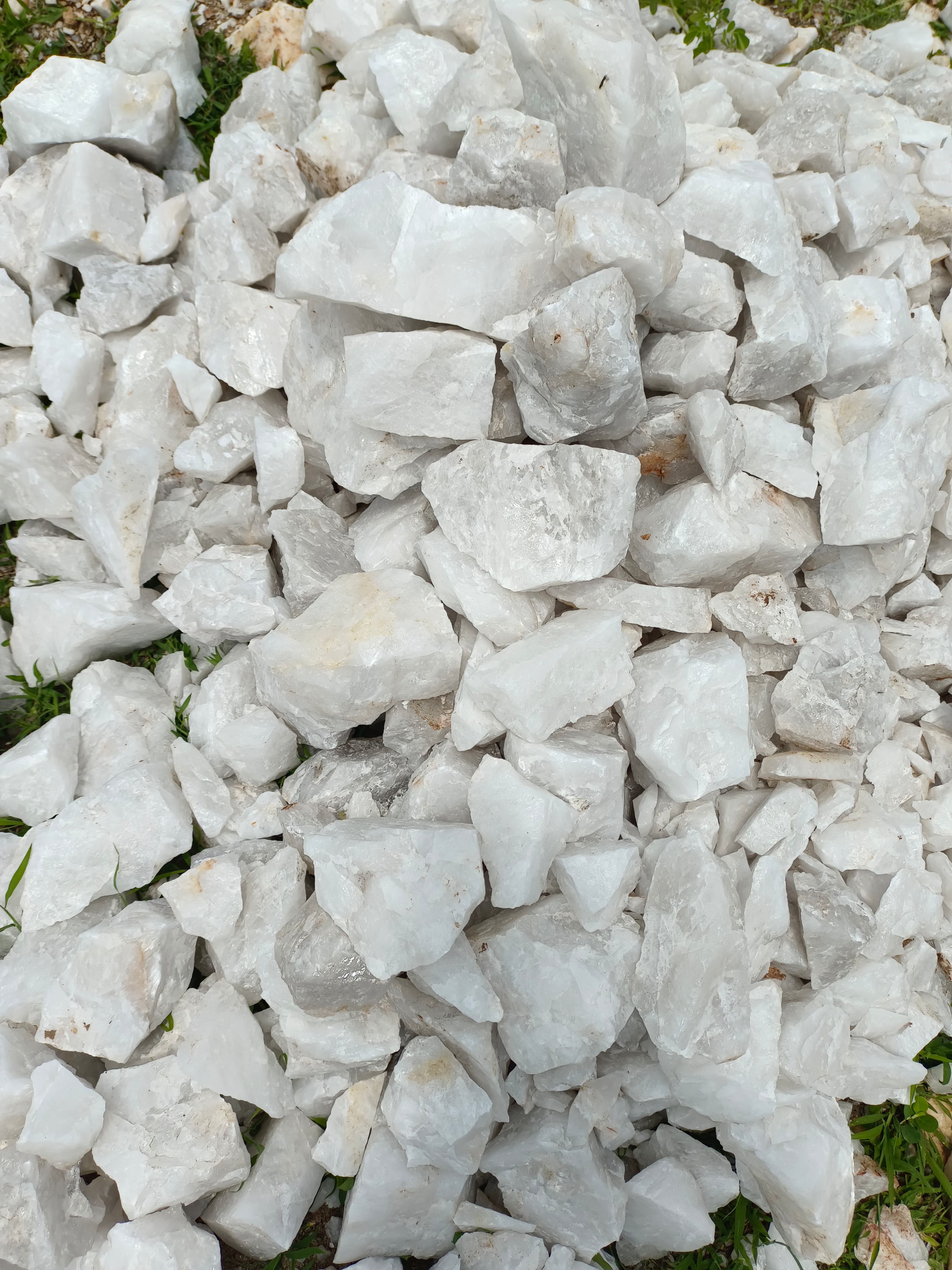 Quartz Lumps ZSM WS+